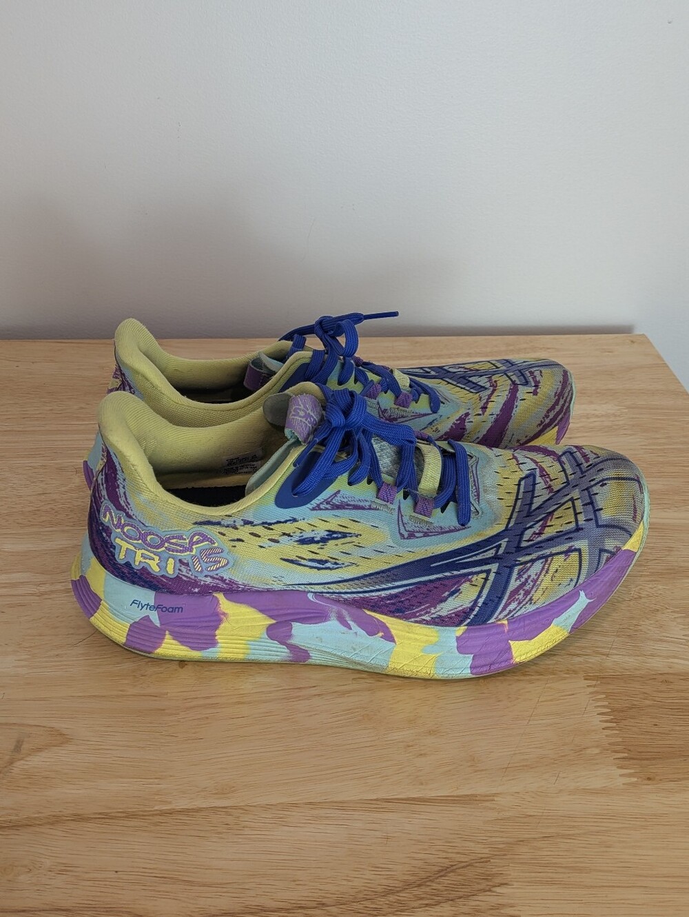 Asics Women's Noosa Tri 15 Glow Yellow Palace Purple Avant Garde 8.5 Run Walk